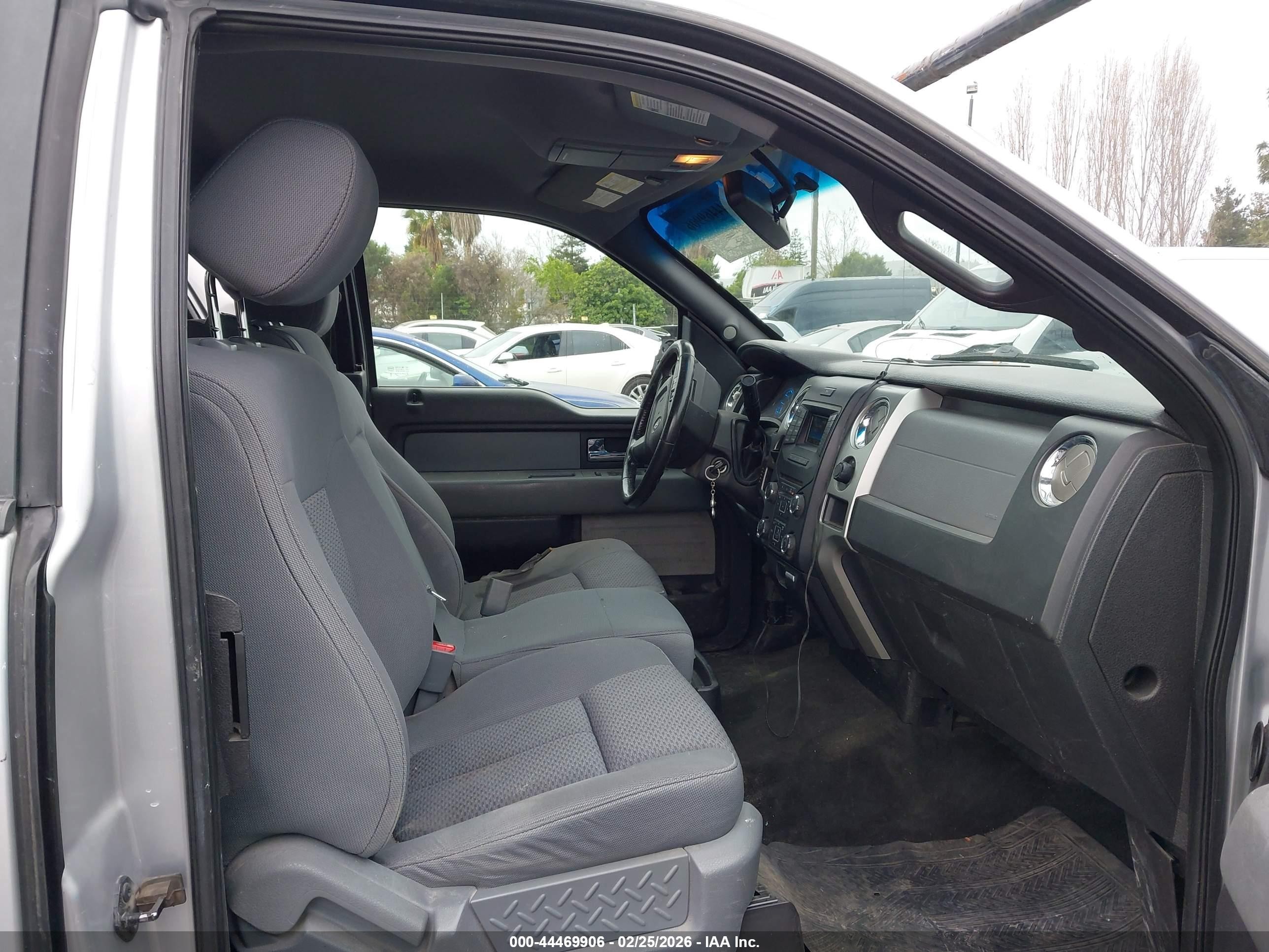 2013 Ford F150 Super Cab Silver vin: 1FTFX1CT1DFB23715