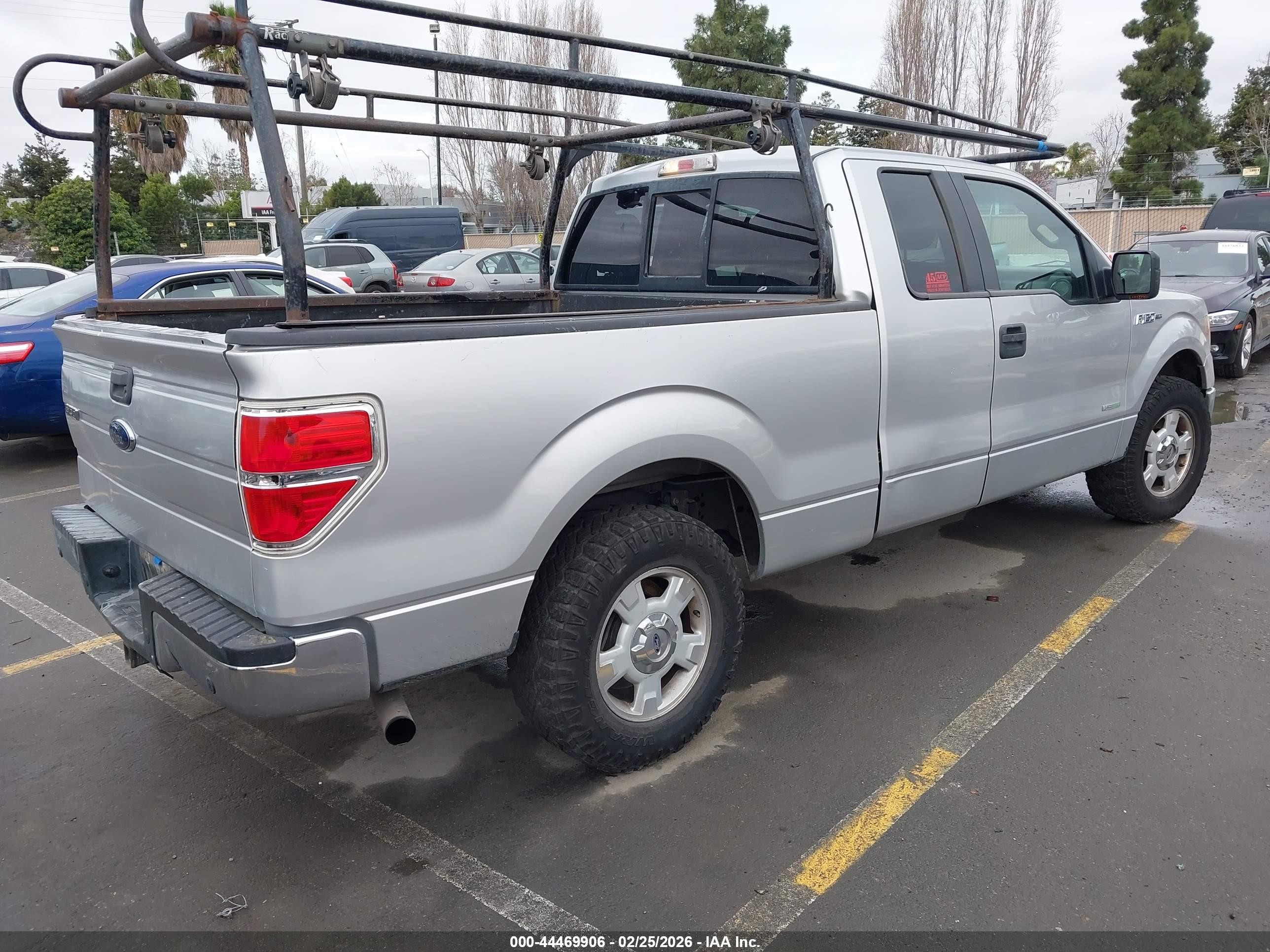 2013 Ford F150 Super Cab Silver vin: 1FTFX1CT1DFB23715