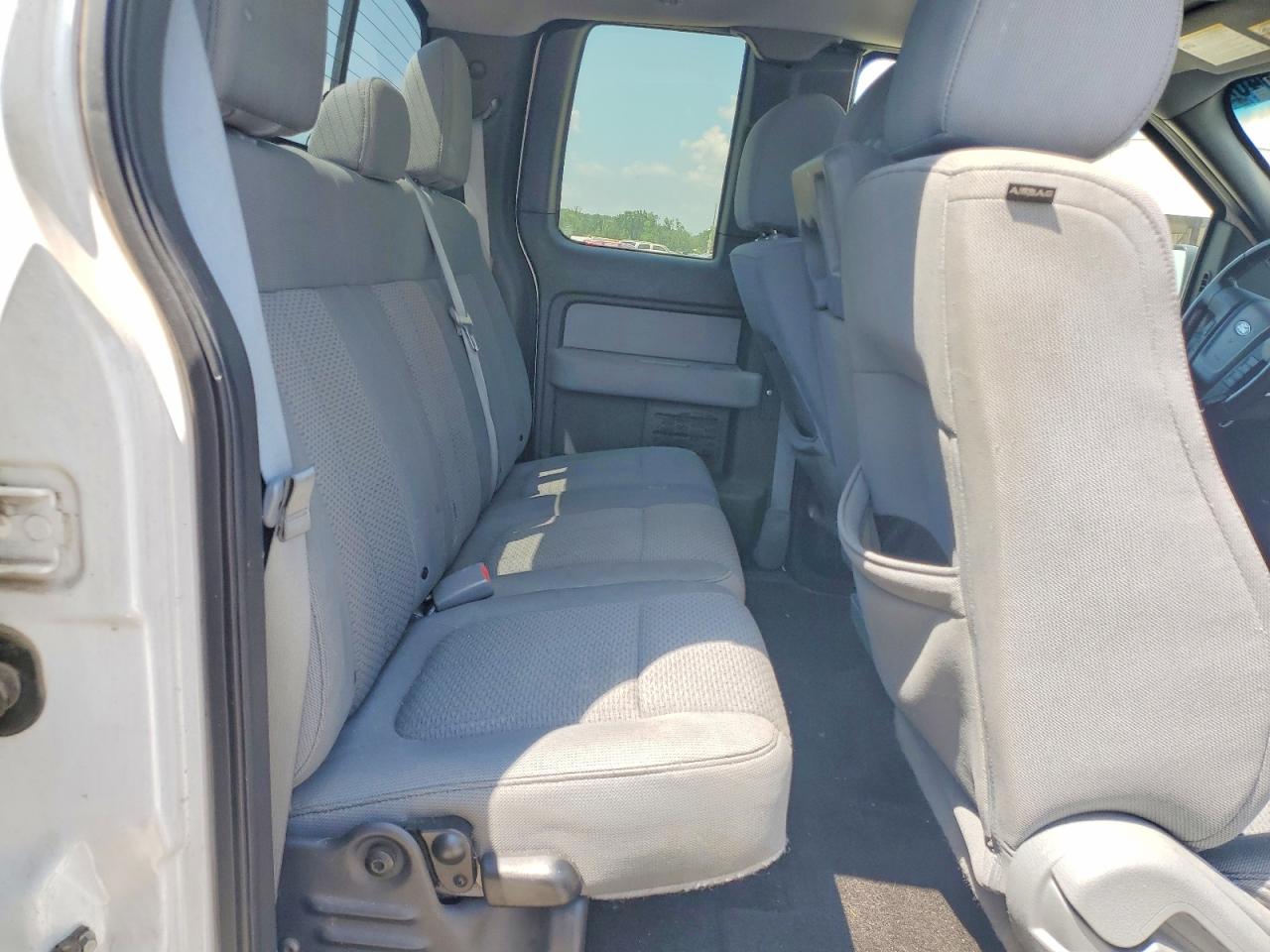 2014 Ford F150 Super Cab White vin: 1FTFX1CT2EKF29382
