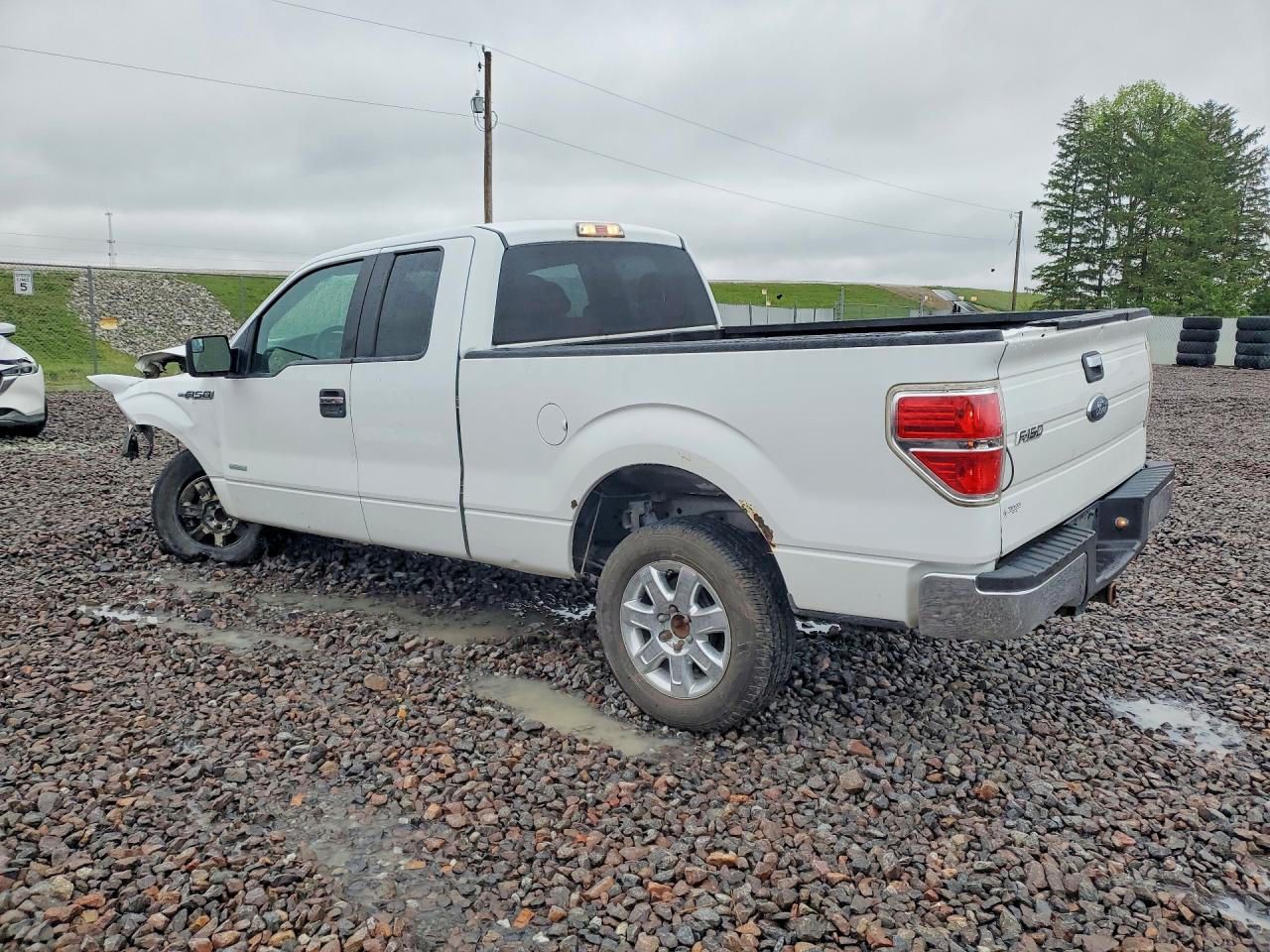 2013 Ford F150 Super Cab White vin: 1FTFX1CT5DFD02341