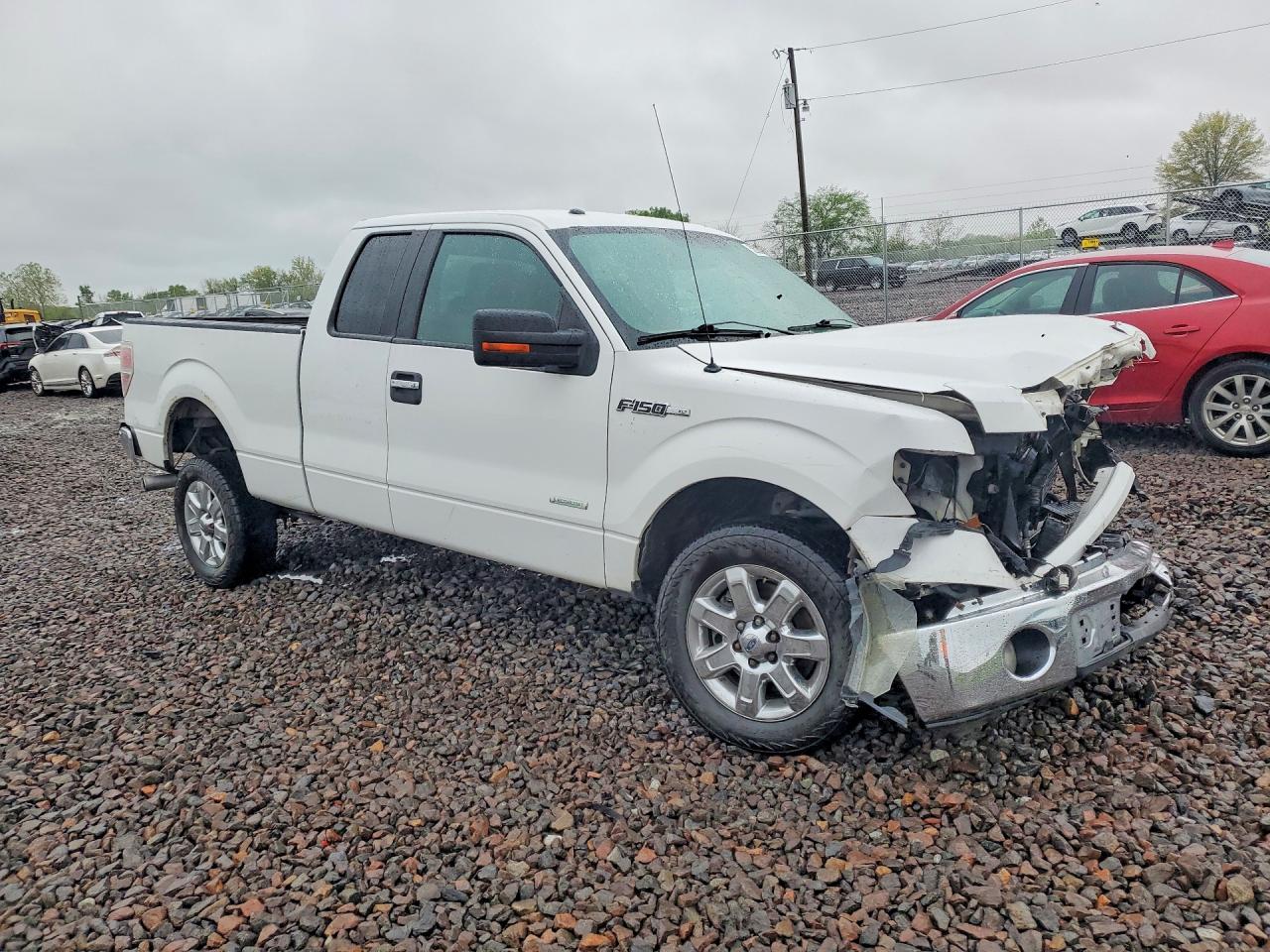 2013 Ford F150 Super Cab White vin: 1FTFX1CT5DFD02341
