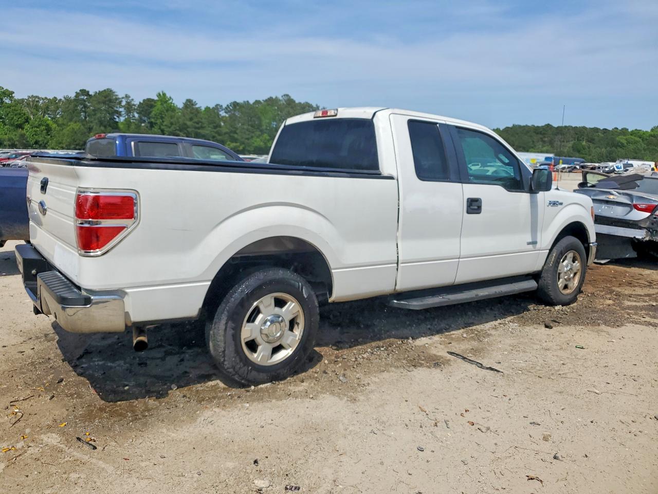 2013 Ford F150 Super Cab White vin: 1FTFX1CT7DKF32955
