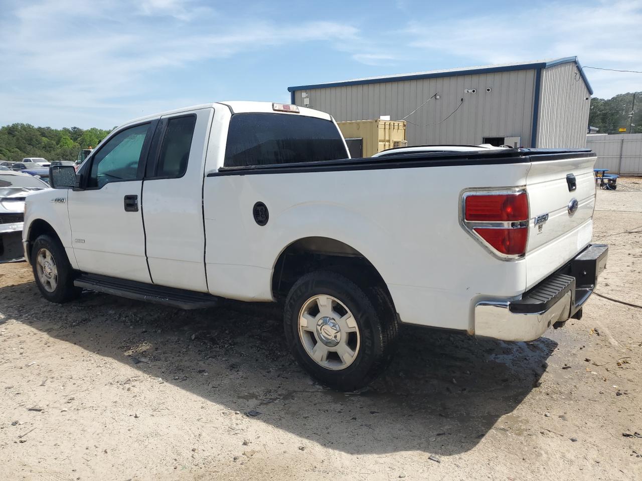 2013 Ford F150 Super Cab White vin: 1FTFX1CT7DKF32955 Damage: Left Bed Side, Dent(S) W/ Paint Dmg, 1 To 2 Inches