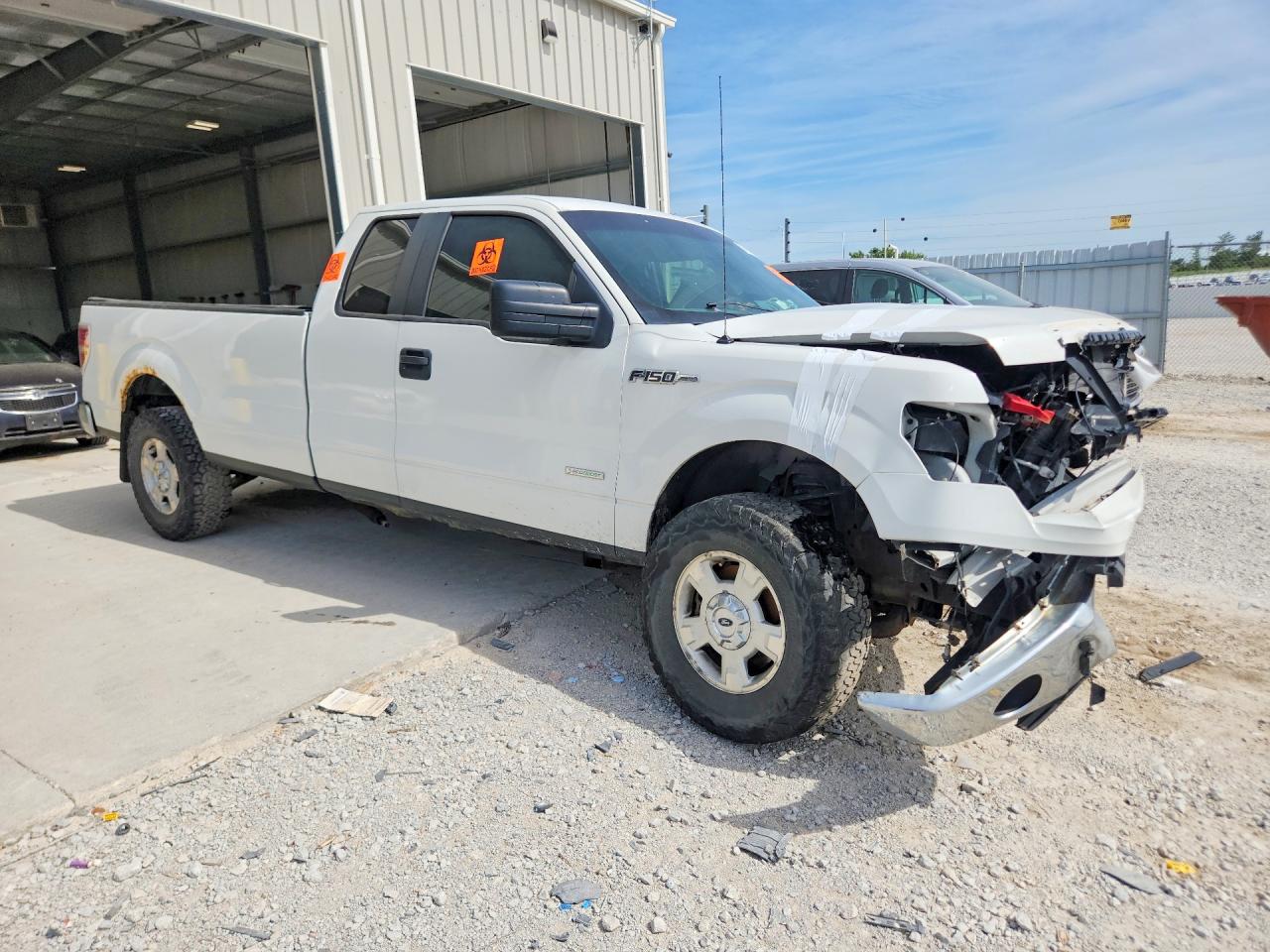 2013 Ford F150 Super Cab White vin: 1FTFX1CT8DKE12808