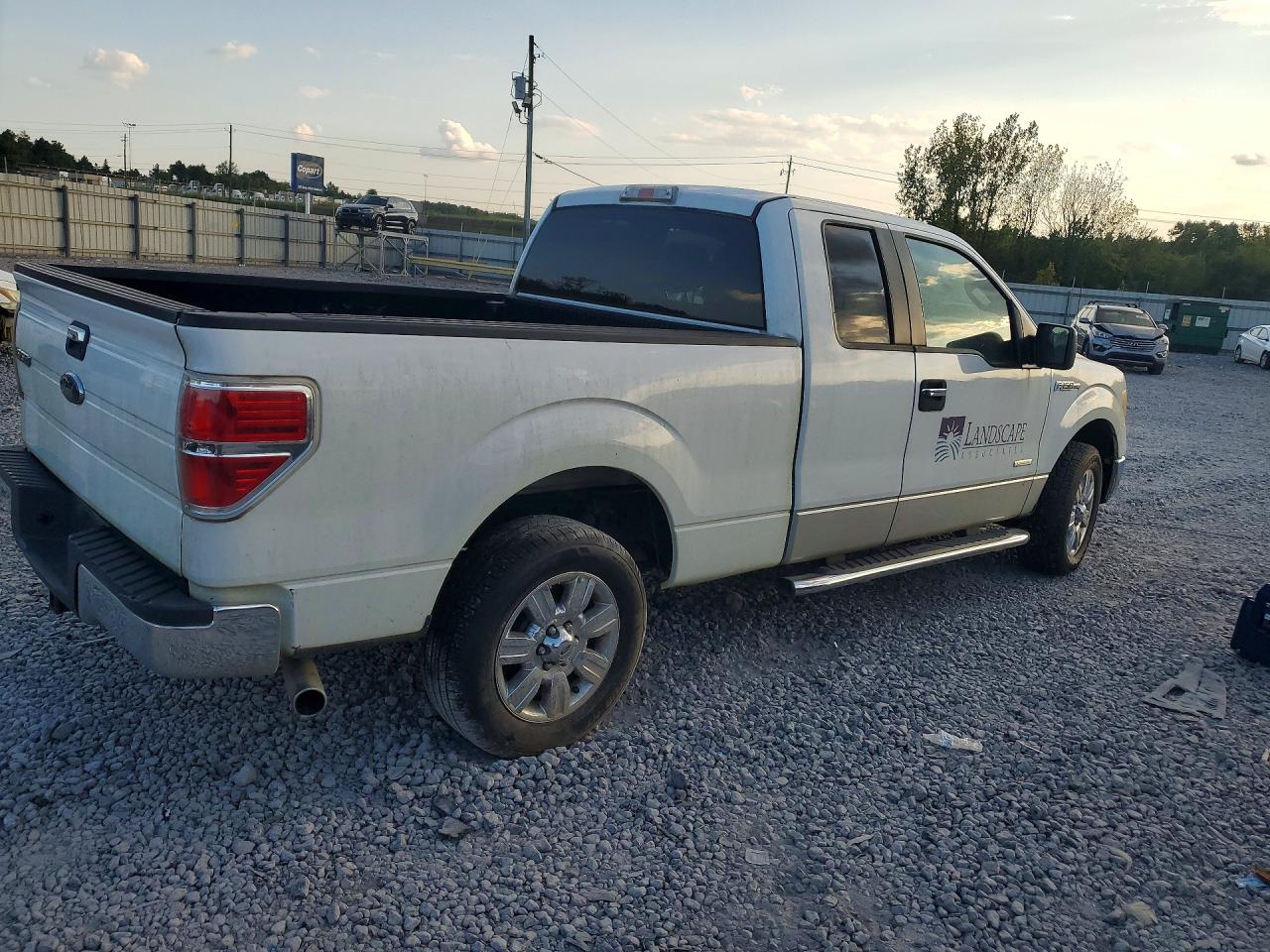 2011 Ford F150 Super Cab White vin: 1FTFX1CT9BFB20168