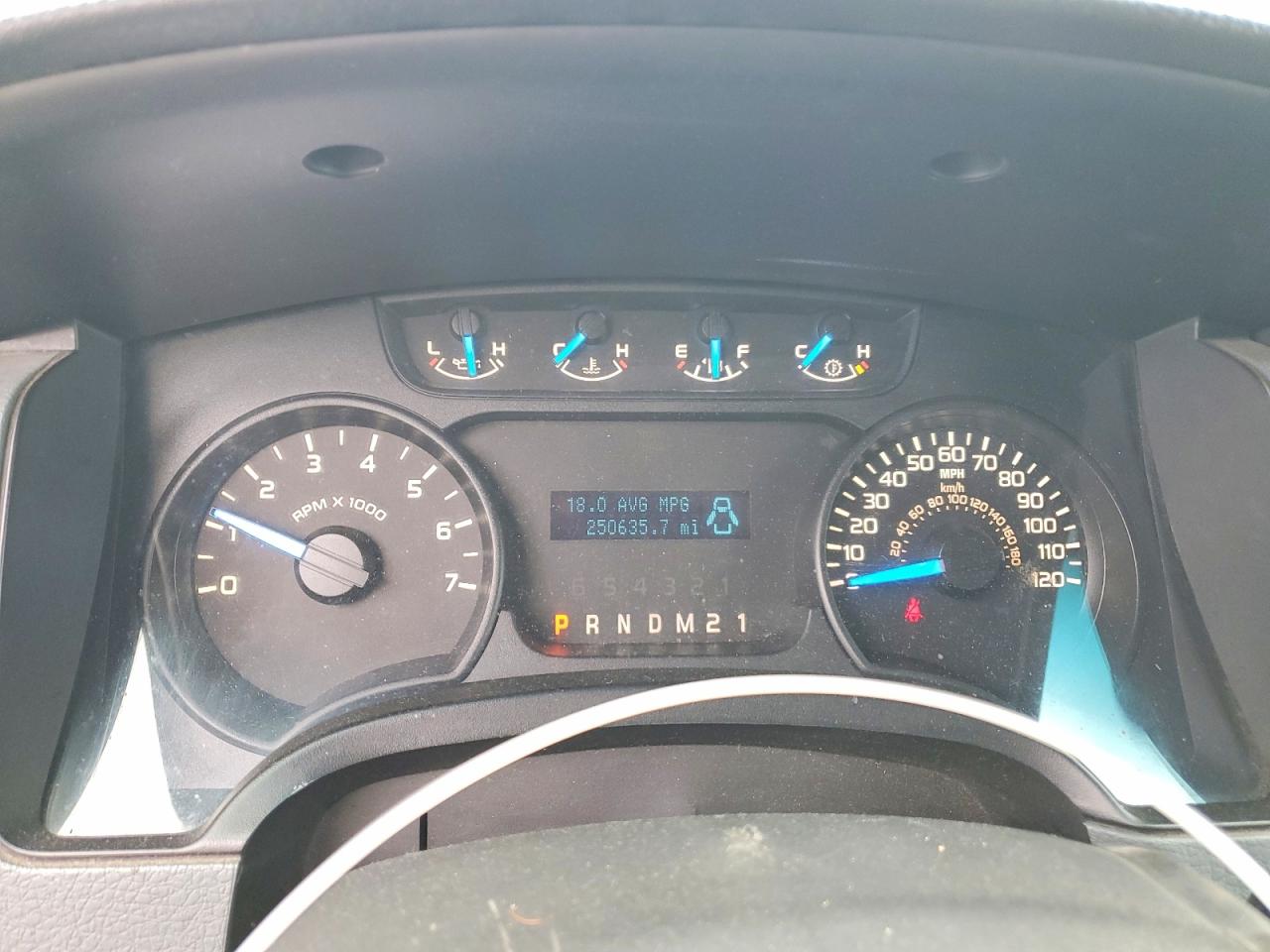 2013 Ford F150 Super Cab Белый vin: 1FTFX1CT9DKG13181