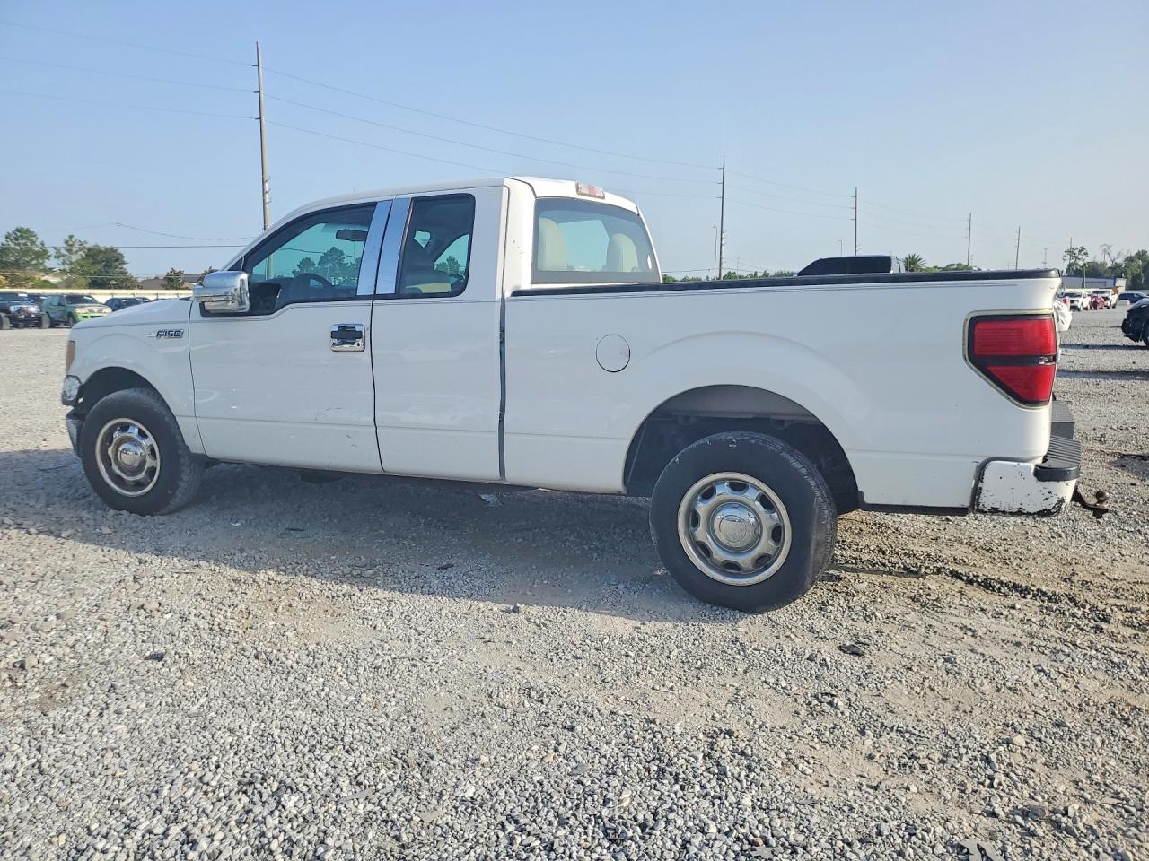 2010 Ford F150 Super Cab White vin: 1FTFX1CV0AFB58923