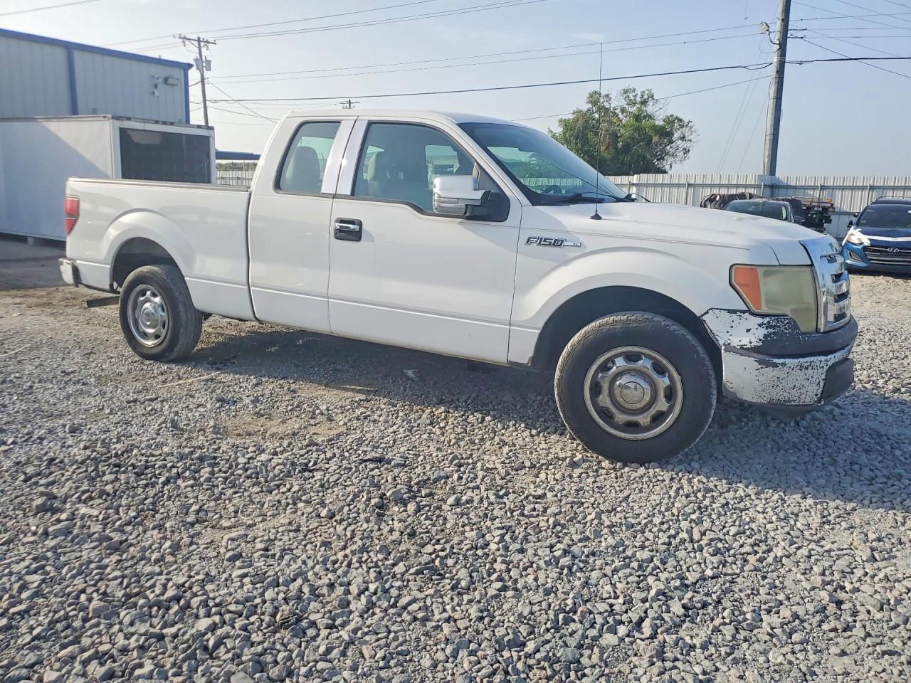 2010 Ford F150 Super Cab White vin: 1FTFX1CV0AFB58923
