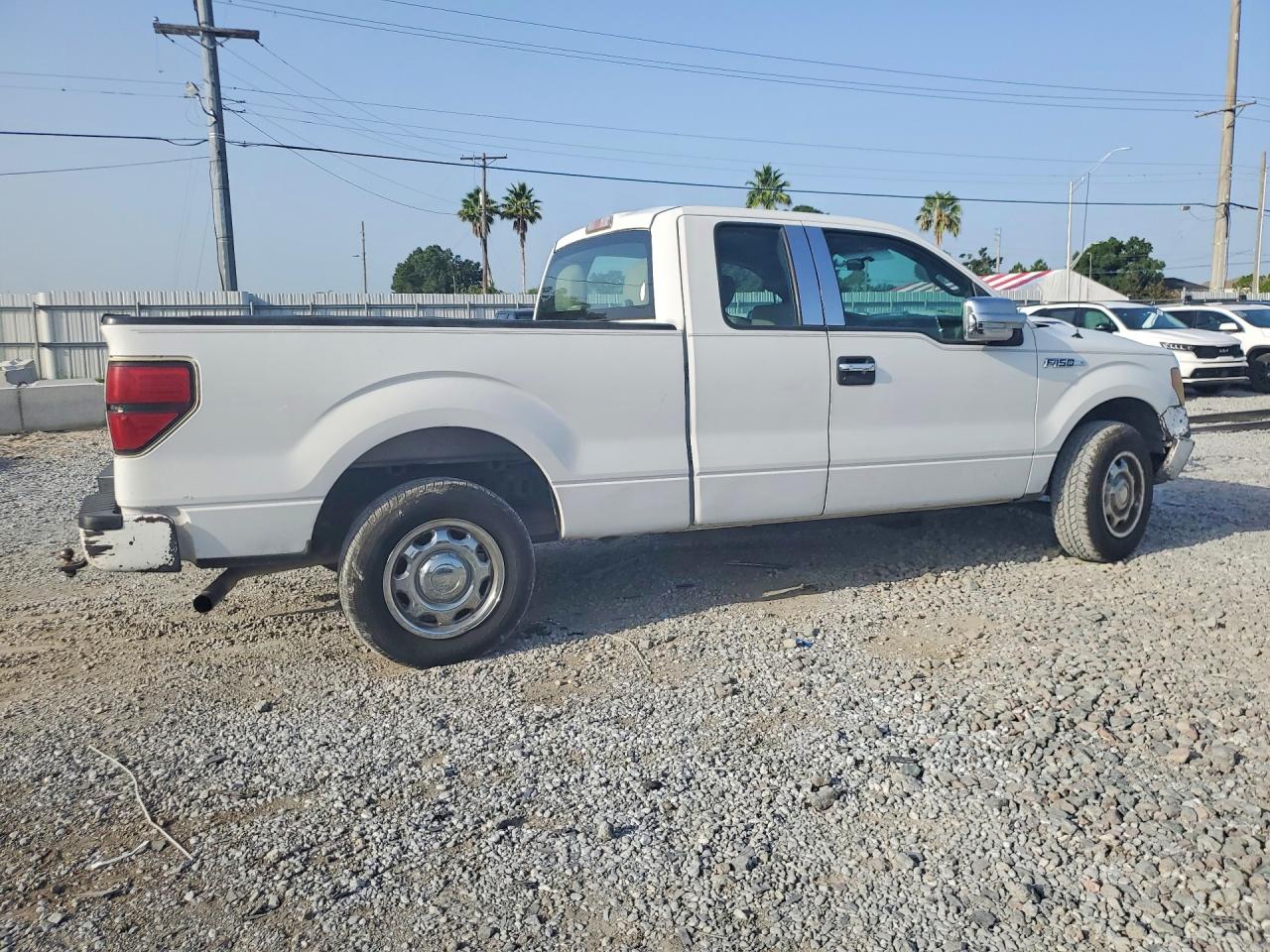 2010 Ford F150 Super Cab White vin: 1FTFX1CV0AFB58923