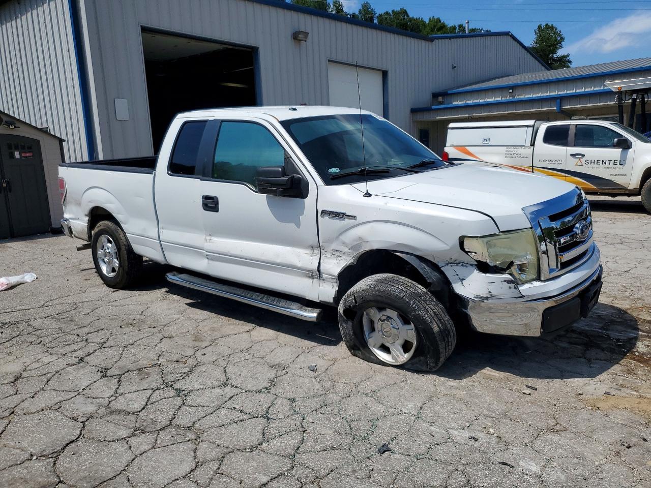 2010 Ford F150 Super Cab White vin: 1FTFX1CV2AKE29620
