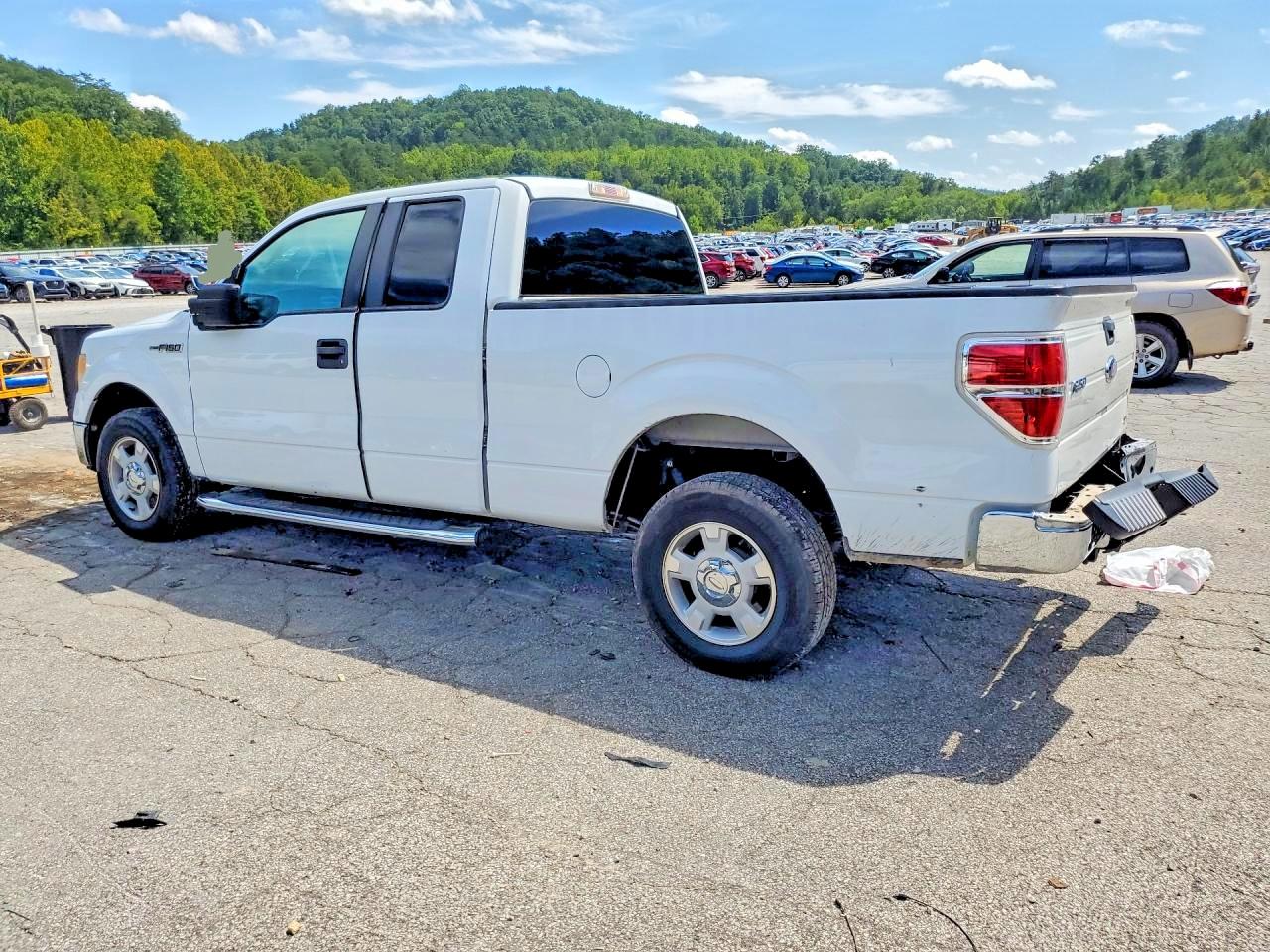 2010 Ford F150 Super Cab White vin: 1FTFX1CV2AKE29620