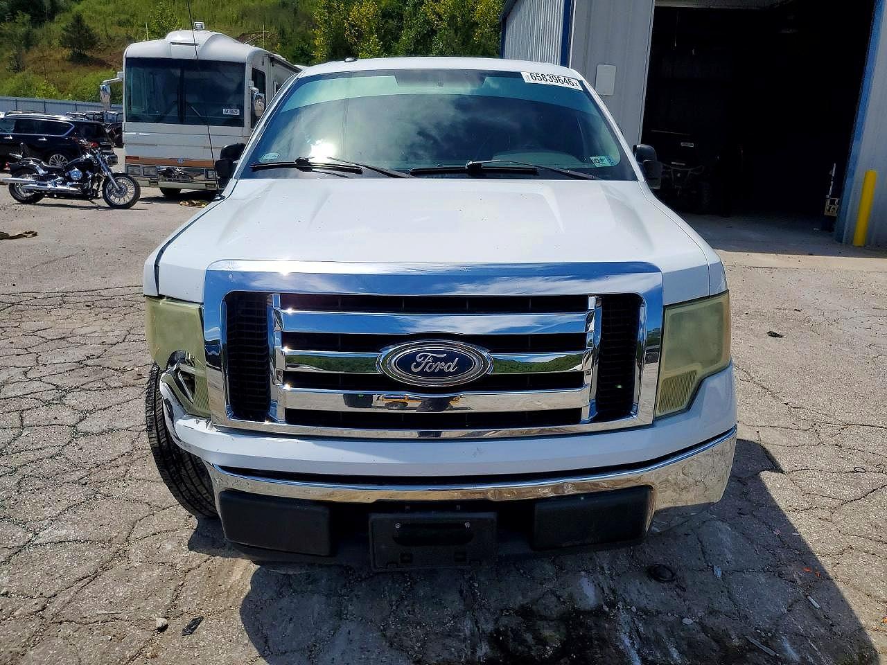2010 Ford F150 Super Cab White vin: 1FTFX1CV2AKE29620