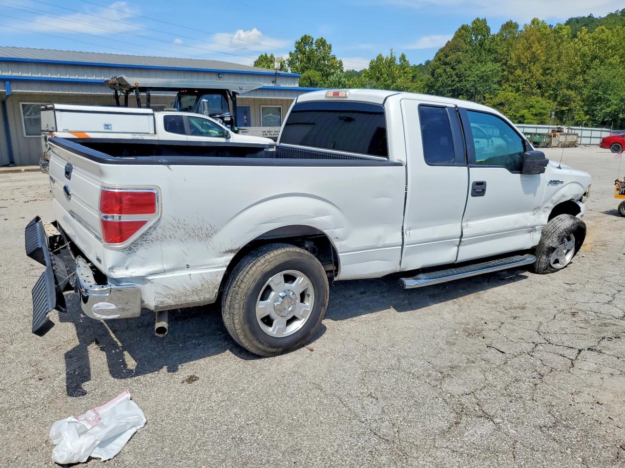 2010 Ford F150 Super Cab White vin: 1FTFX1CV2AKE29620