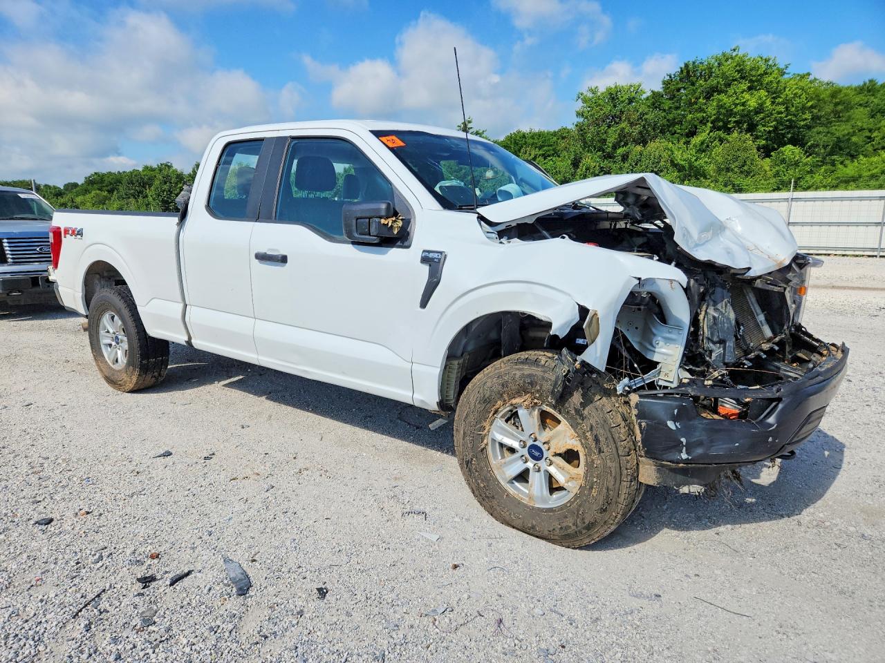 2022 Ford F150 Super Cab White vin: 1FTFX1E53NFB02638