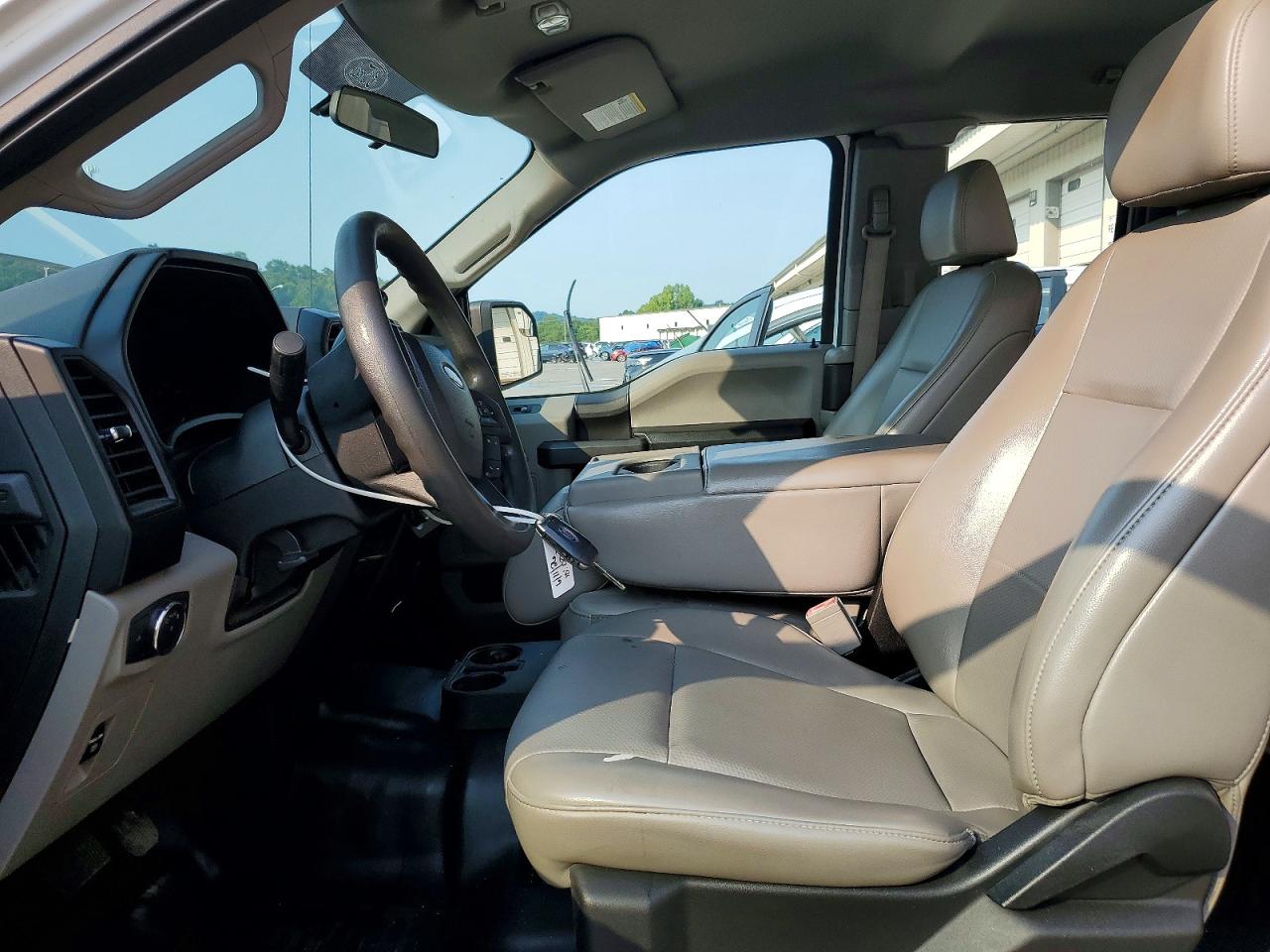 2018 Ford F150 Super Cab White vin: 1FTFX1E58JKE94601