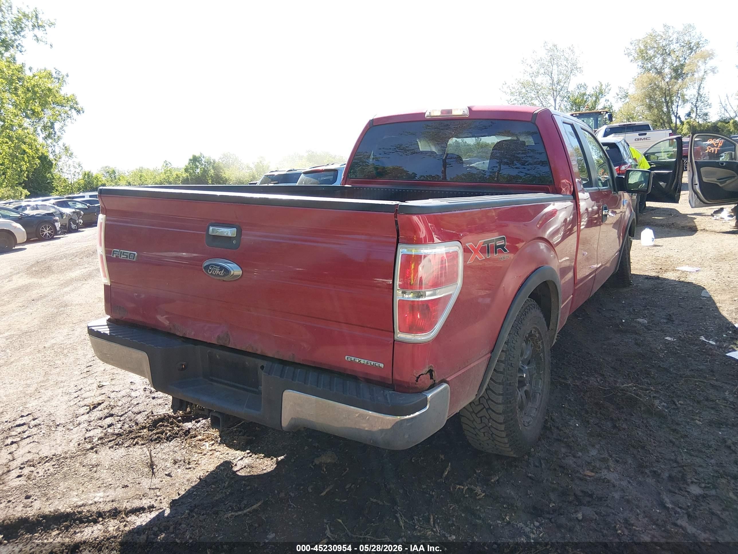 2011 Ford F-150 Xlt Red vin: 1FTFX1EF0BFA01173