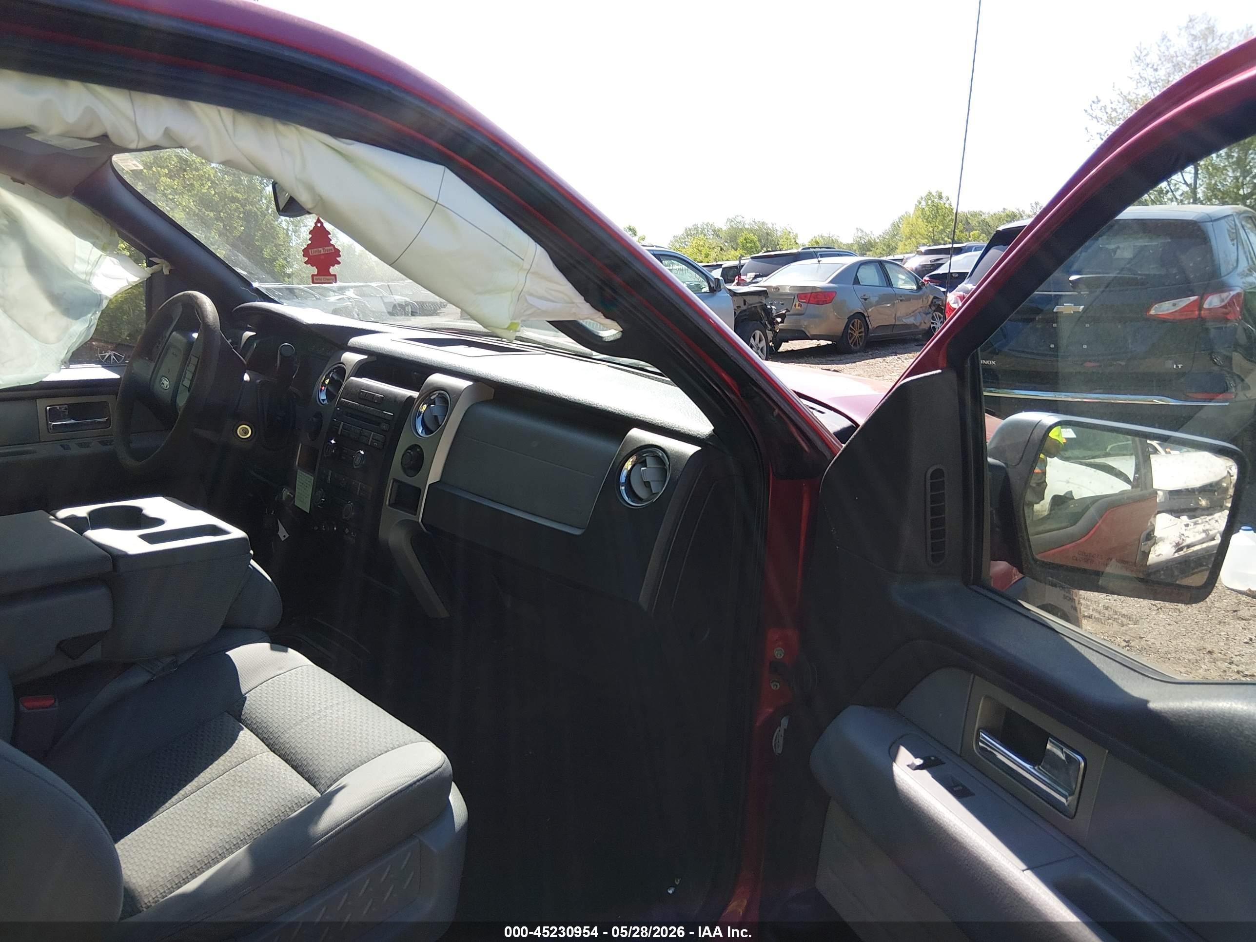 2011 Ford F-150 Xlt Red vin: 1FTFX1EF0BFA01173