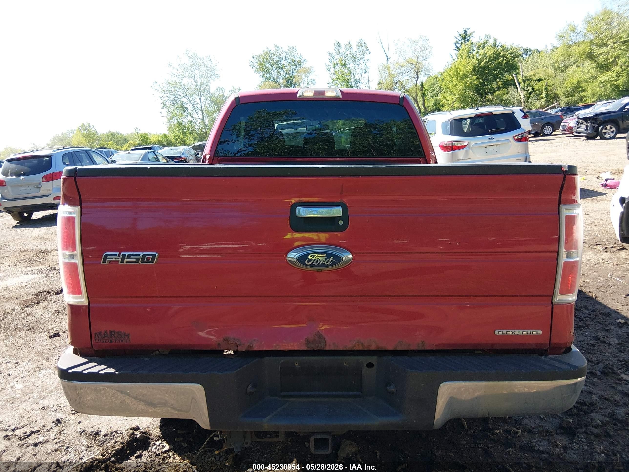 2011 Ford F-150 Xlt Red vin: 1FTFX1EF0BFA01173