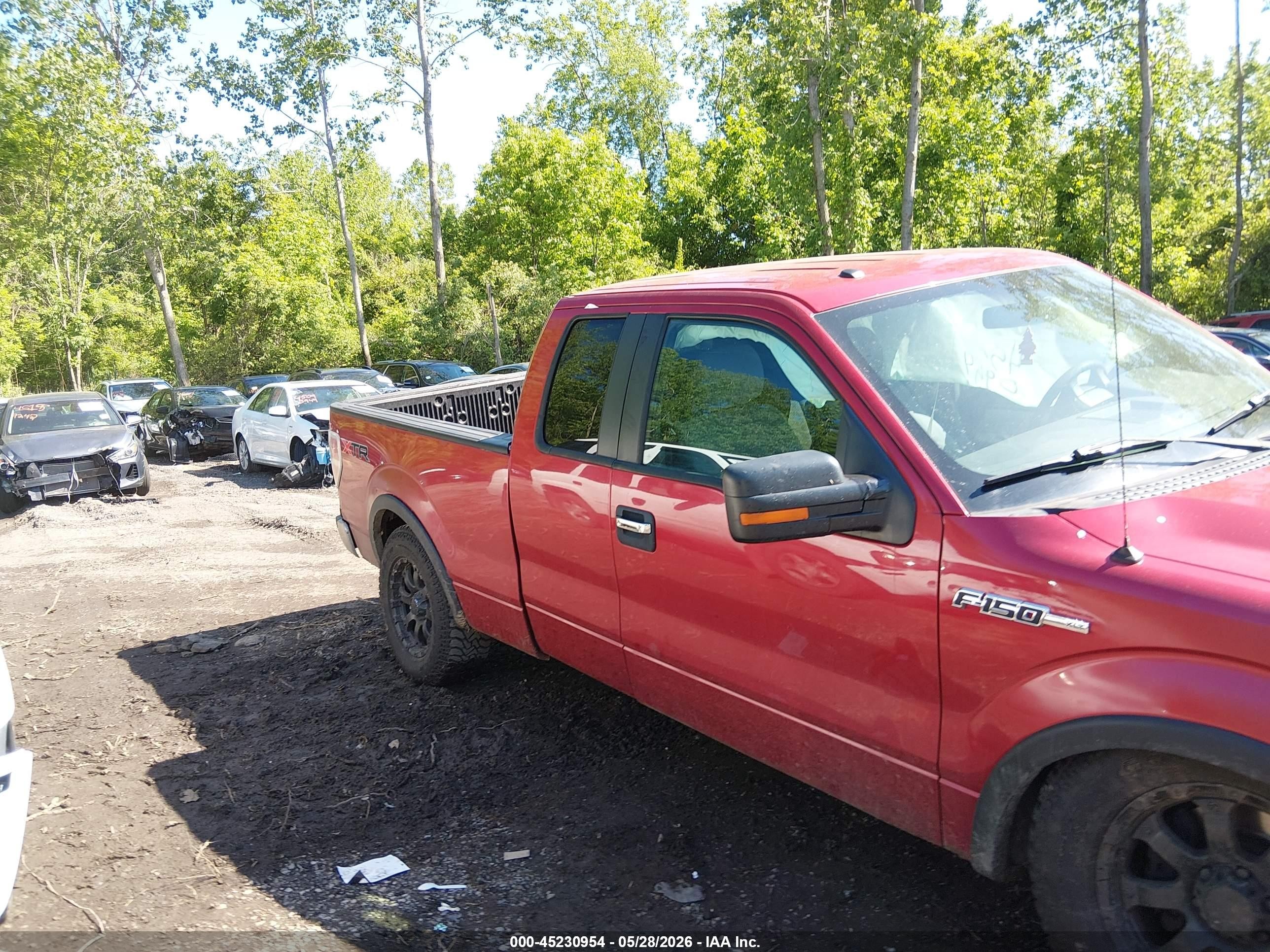 2011 Ford F-150 Xlt Red vin: 1FTFX1EF0BFA01173
