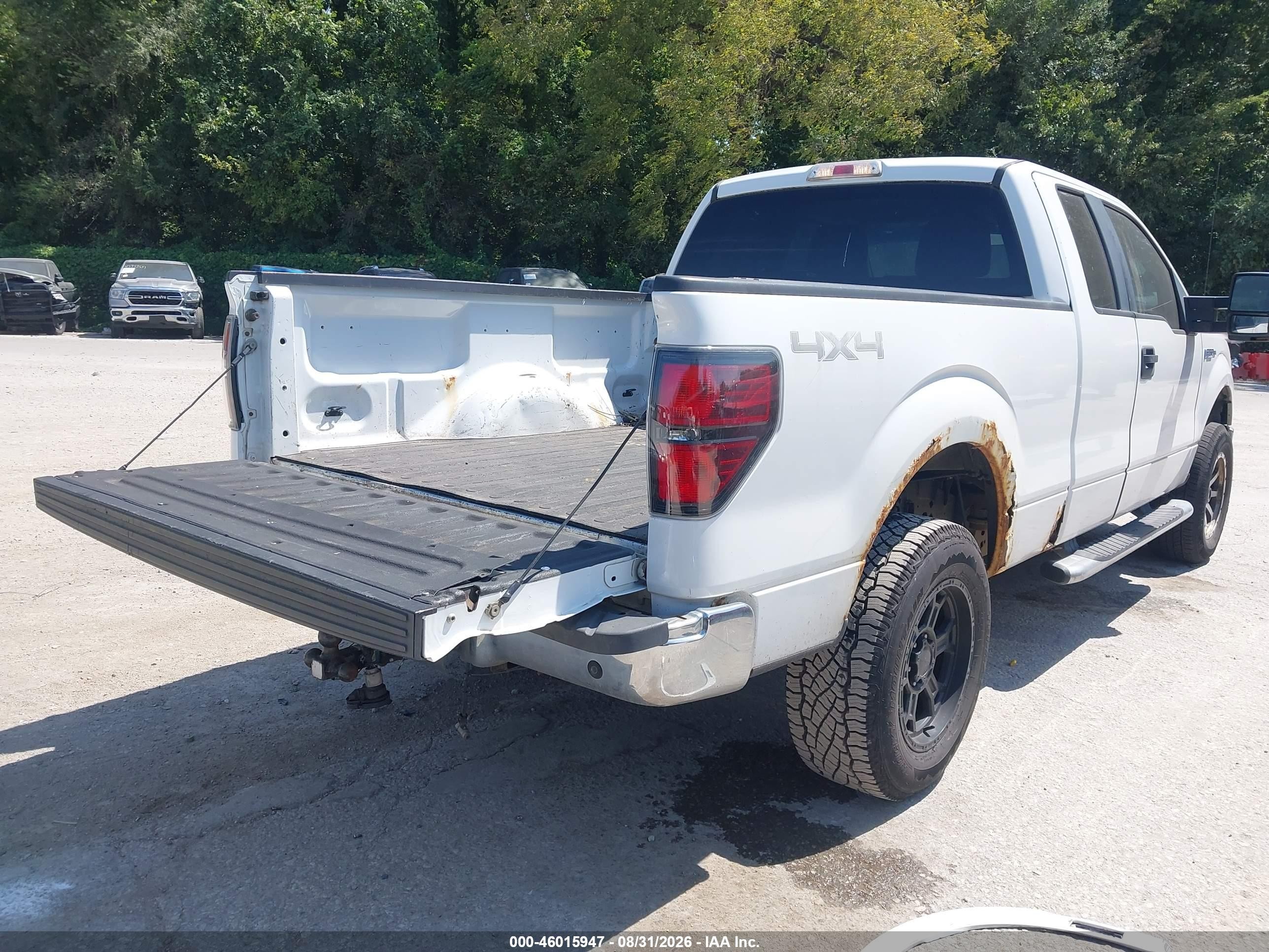 2011 Ford F-150 Xlt White vin: 1FTFX1EF0BFB04562