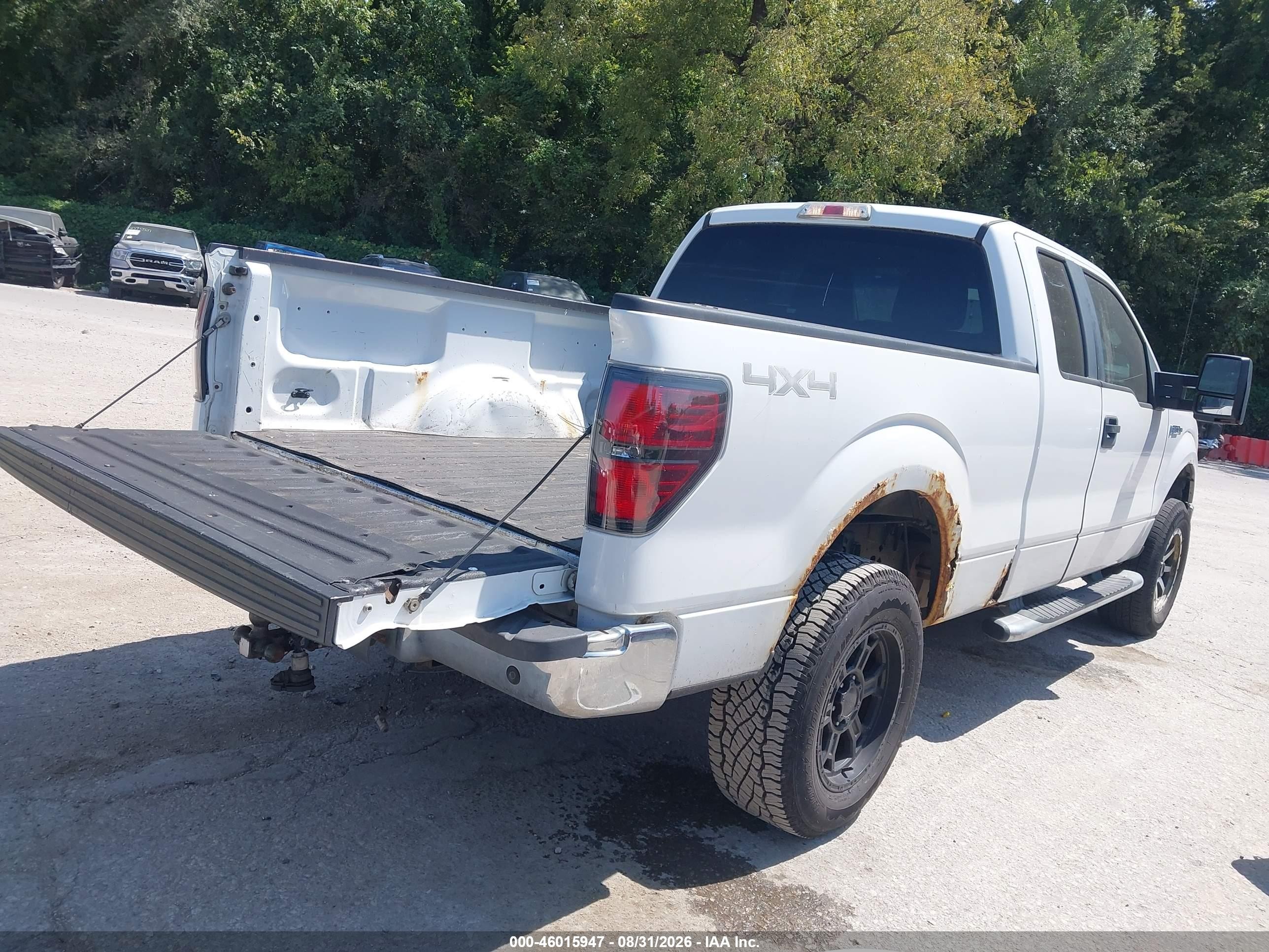 2011 Ford F-150 Xlt White vin: 1FTFX1EF0BFB04562