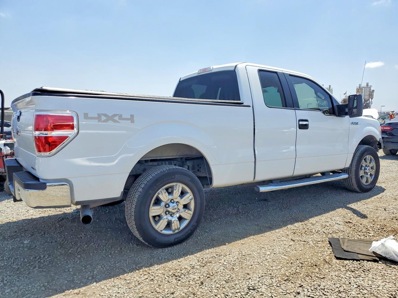 2011 Ford F150 Super Cab White vin: 1FTFX1EF0BFD42623
