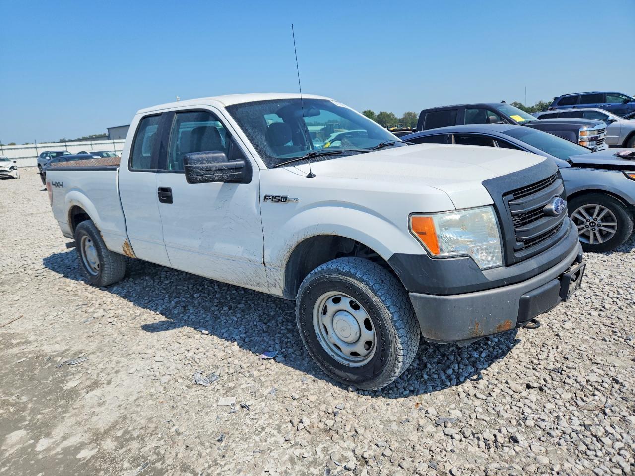 2013 Ford F150 Super Cab White vin: 1FTFX1EF0DFB61539