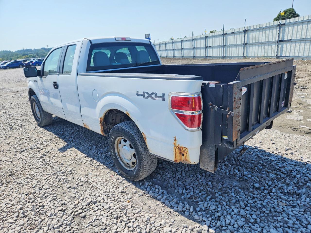 2013 Ford F150 Super Cab White vin: 1FTFX1EF0DFB61539