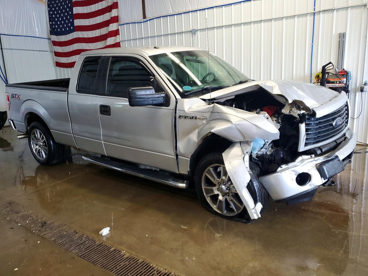 2014 Ford F150 Super Cab Silver vin: 1FTFX1EF0EFC29520