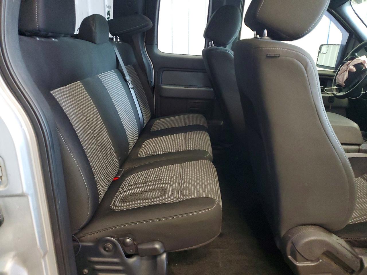 2014 Ford F150 Super Cab Silver vin: 1FTFX1EF0EFC29520