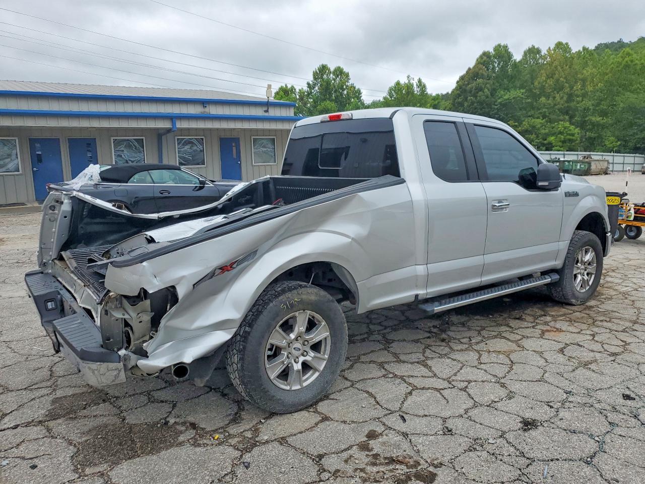 2015 Ford F150 Super Cab Silver vin: 1FTFX1EF0FFC04960