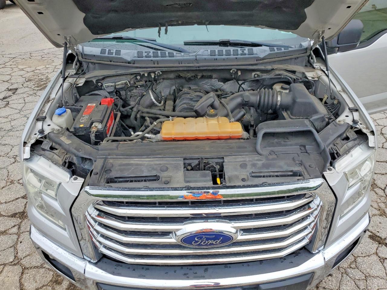 2015 Ford F150 Super Cab Silver vin: 1FTFX1EF0FFC04960