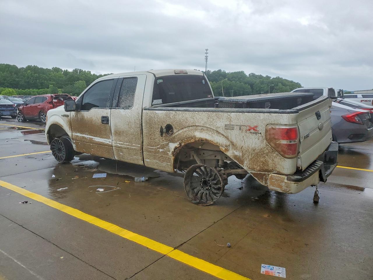 2011 Ford F150 Super Cab White vin: 1FTFX1EF1BKE21872