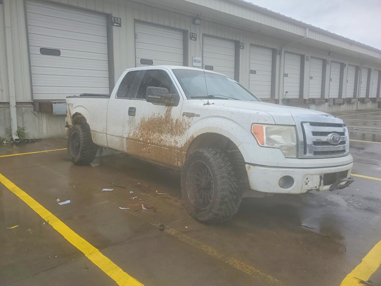 2011 Ford F150 Super Cab White vin: 1FTFX1EF1BKE21872
