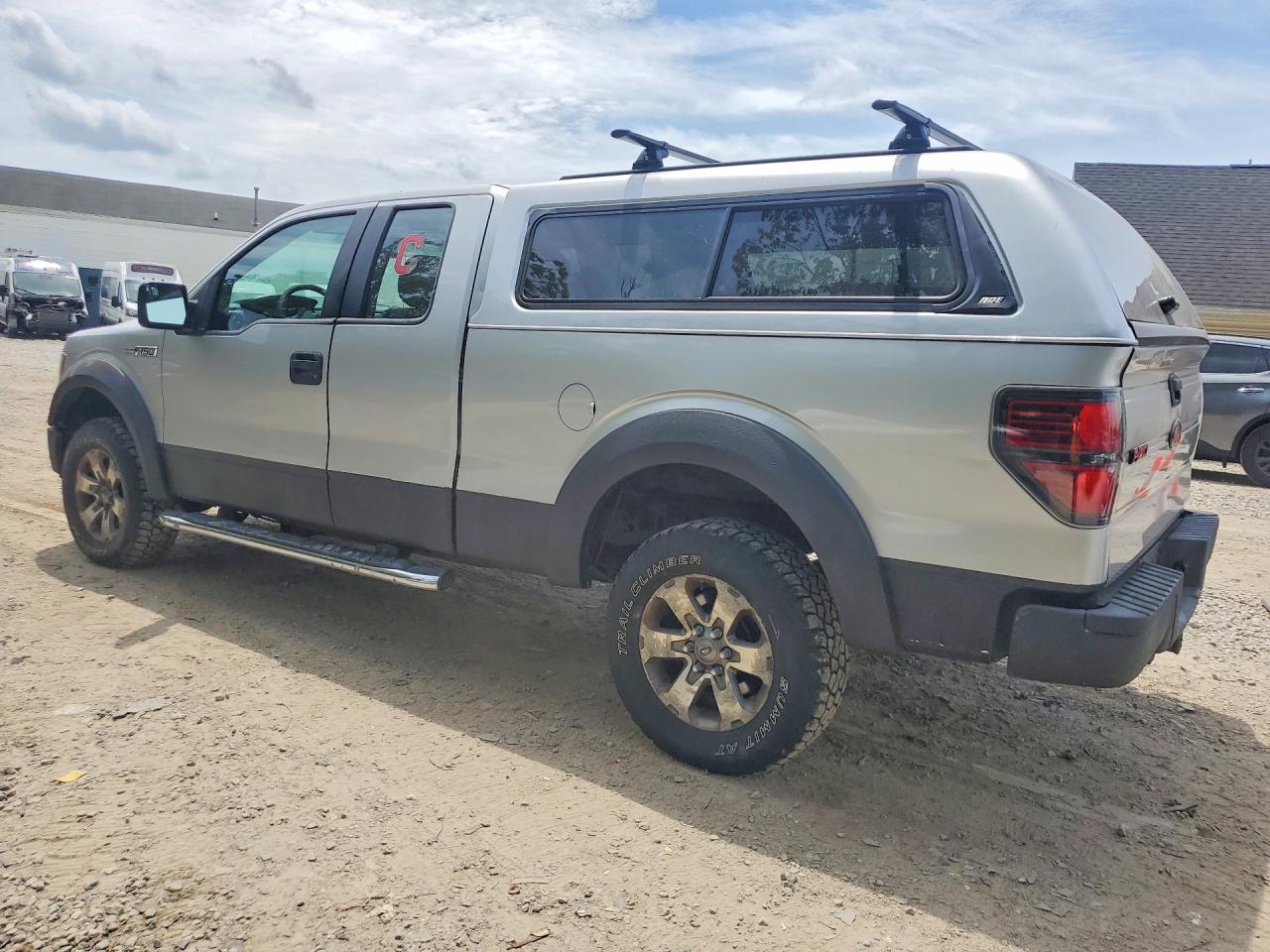 2013 Ford F150 Super Cab Silver vin: 1FTFX1EF1DFC33171