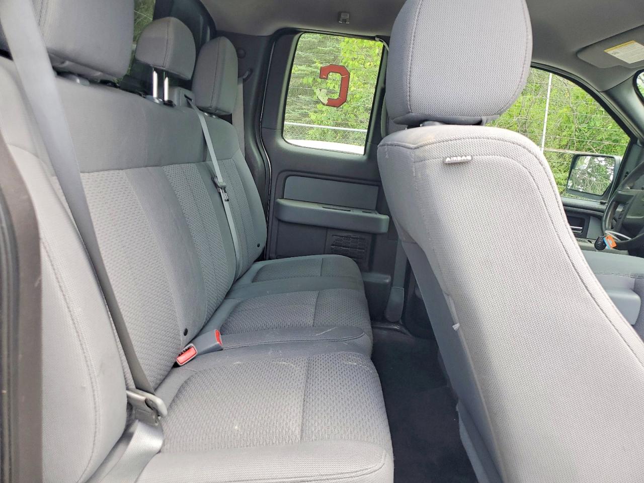 2013 Ford F150 Super Cab Silver vin: 1FTFX1EF1DFC33171