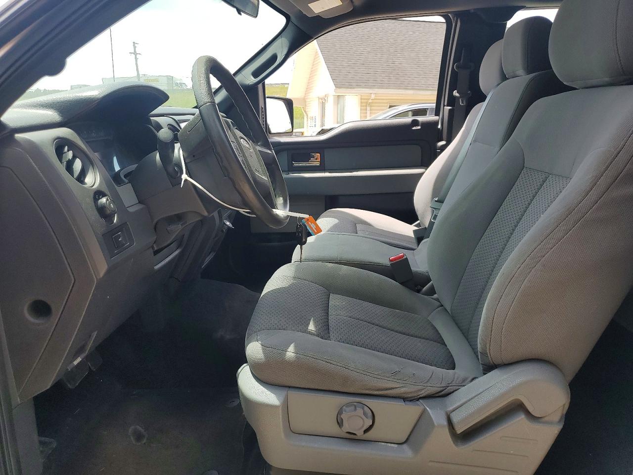 2013 Ford F150 Super Cab Silver vin: 1FTFX1EF1DFC33171