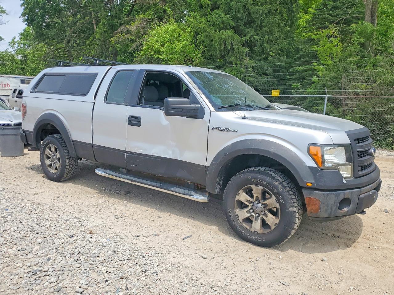 2013 Ford F150 Super Cab Silver vin: 1FTFX1EF1DFC33171