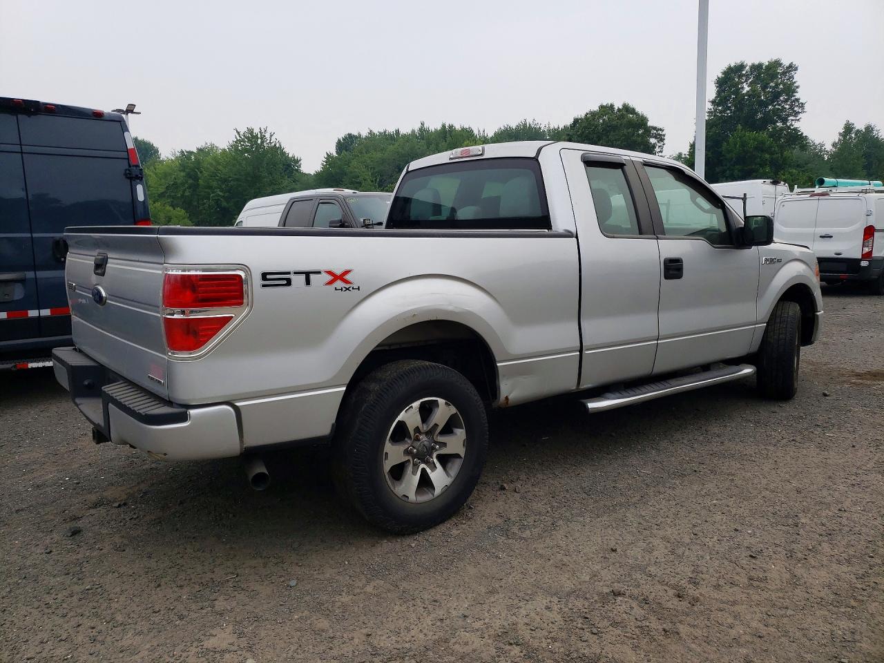 2013 Ford F150 Super Cab Silver vin: 1FTFX1EF1DFD61054
