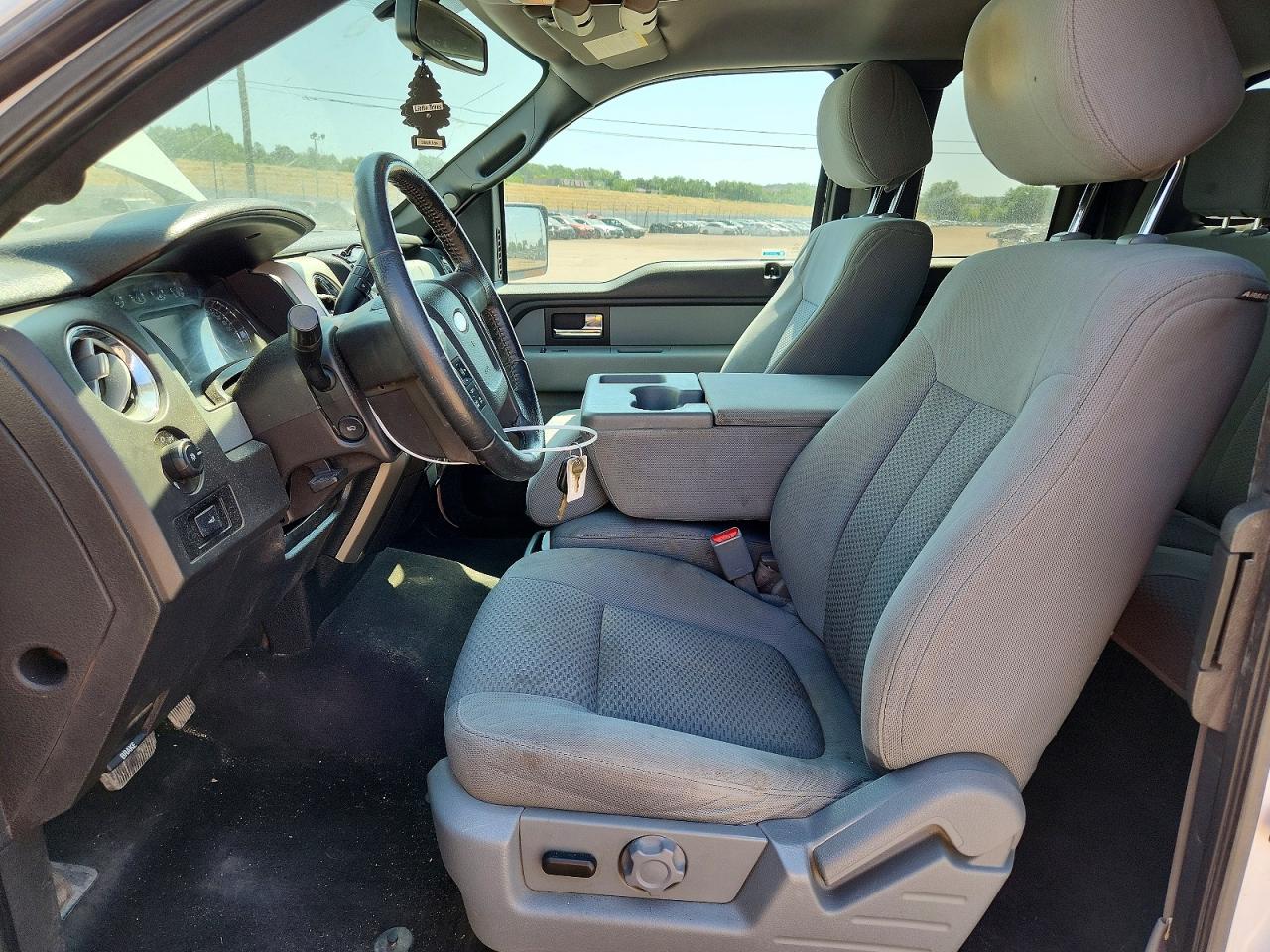 2013 Ford F150 Super Cab White vin: 1FTFX1EF1DFD68733