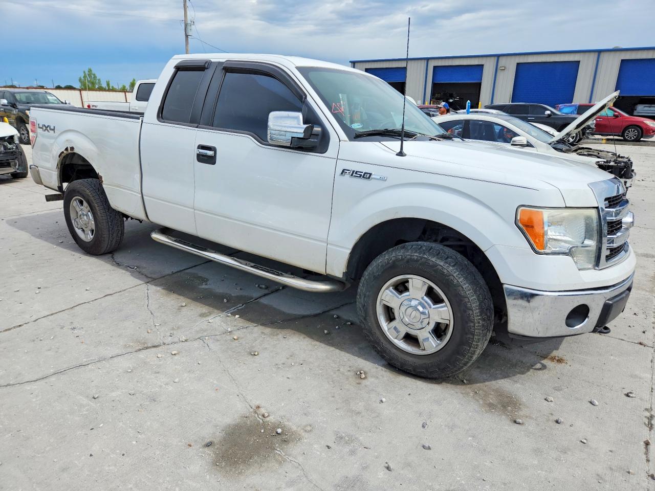 2013 Ford F150 Super Cab White vin: 1FTFX1EF1DKD10306