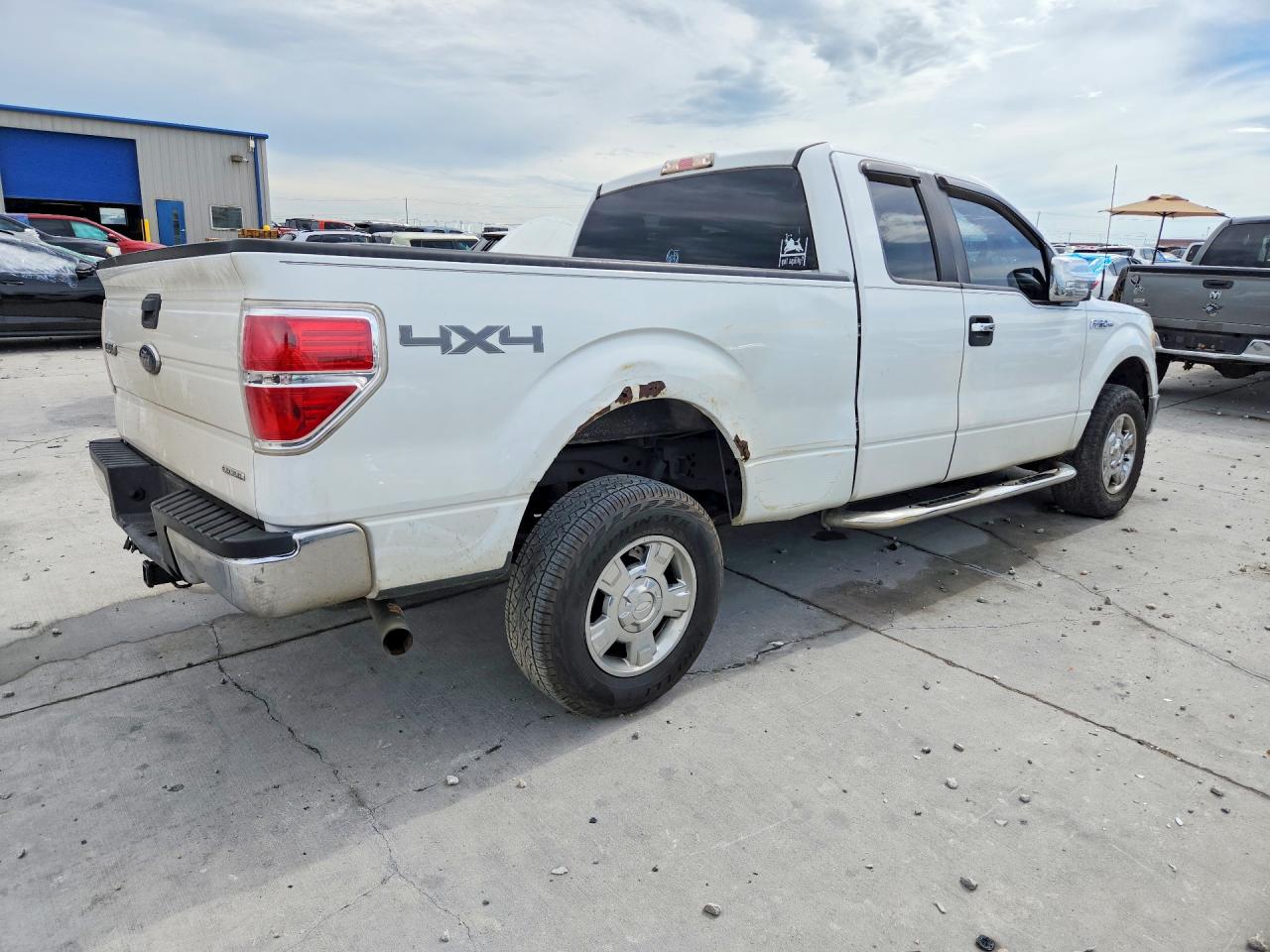 2013 Ford F150 Super Cab White vin: 1FTFX1EF1DKD10306