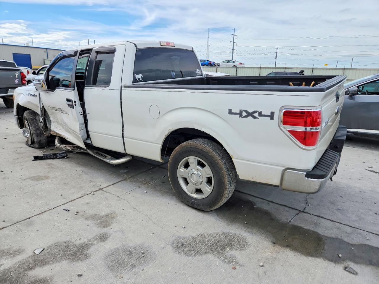 2013 Ford F150 Super Cab White vin: 1FTFX1EF1DKD10306