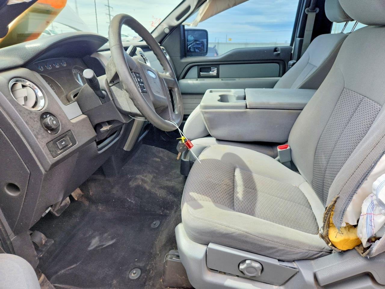 2013 Ford F150 Super Cab White vin: 1FTFX1EF1DKD10306