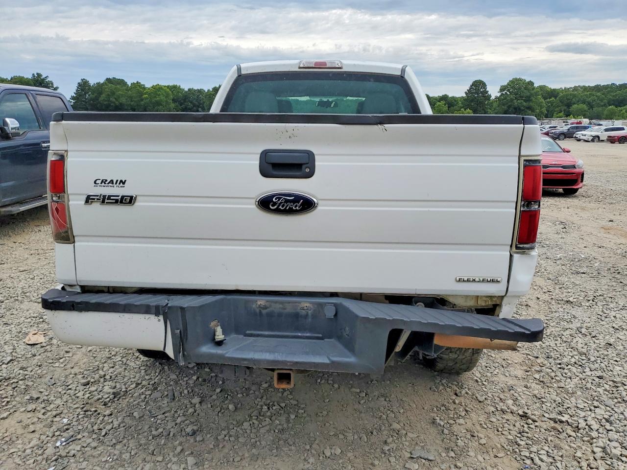 2013 Ford F150 Super Cab Белый vin: 1FTFX1EF1DKF40458