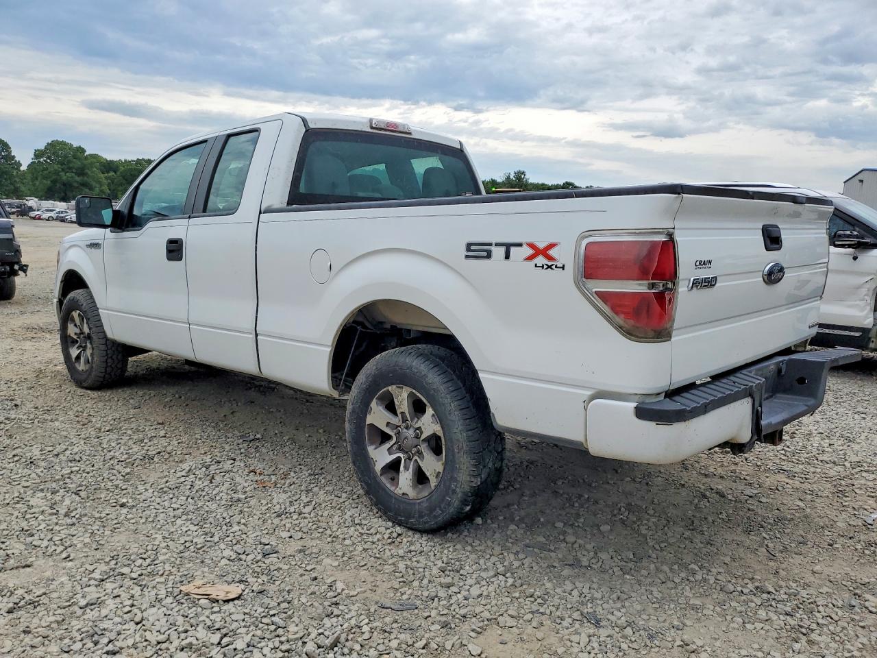 2013 Ford F150 Super Cab Белый vin: 1FTFX1EF1DKF40458