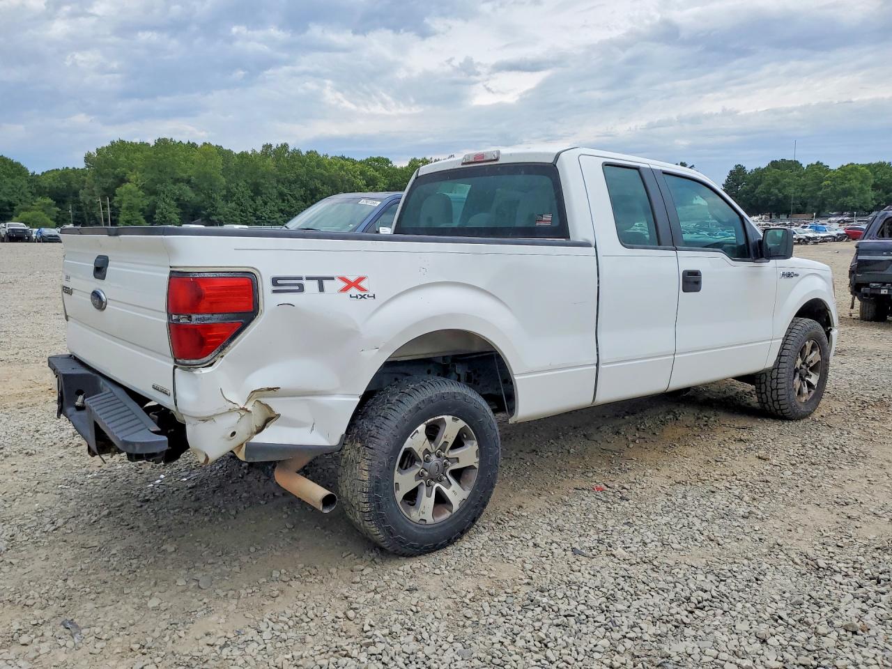 2013 Ford F150 Super Cab Белый vin: 1FTFX1EF1DKF40458