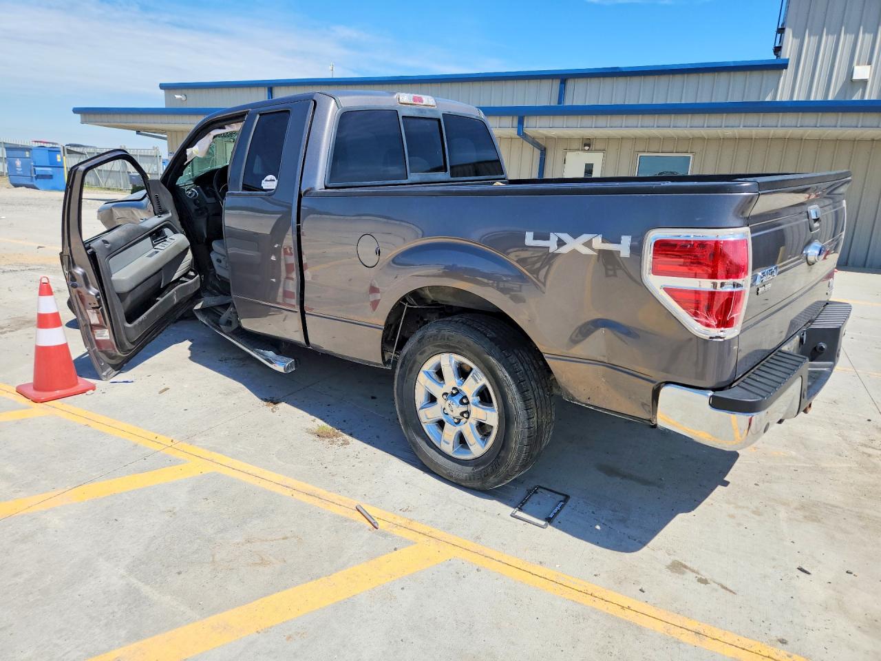 2013 Ford F150 Super Cab Серебряный vin: 1FTFX1EF1DKG02845