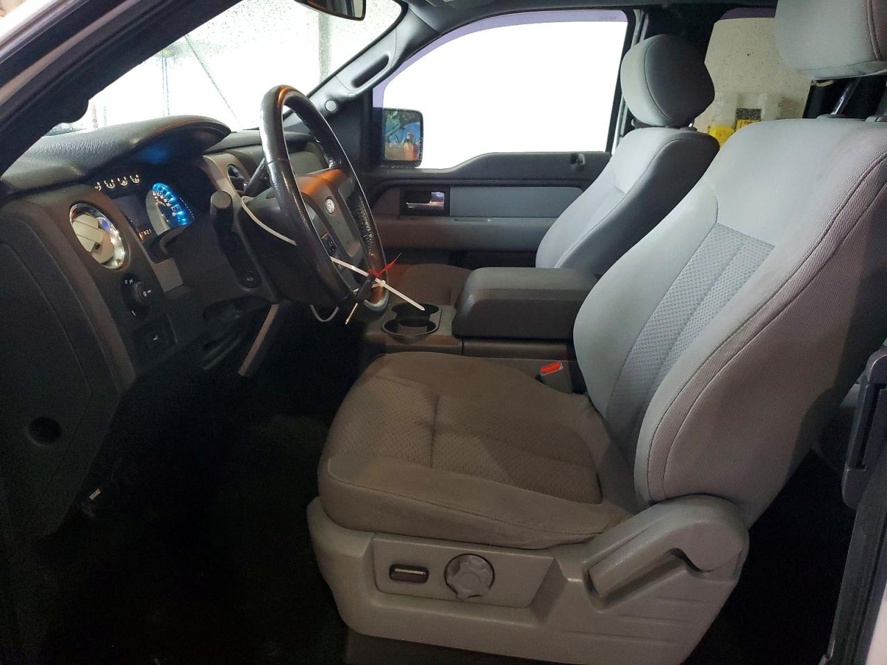2013 Ford F150 Super Cab Белый vin: 1FTFX1EF1DKG43573