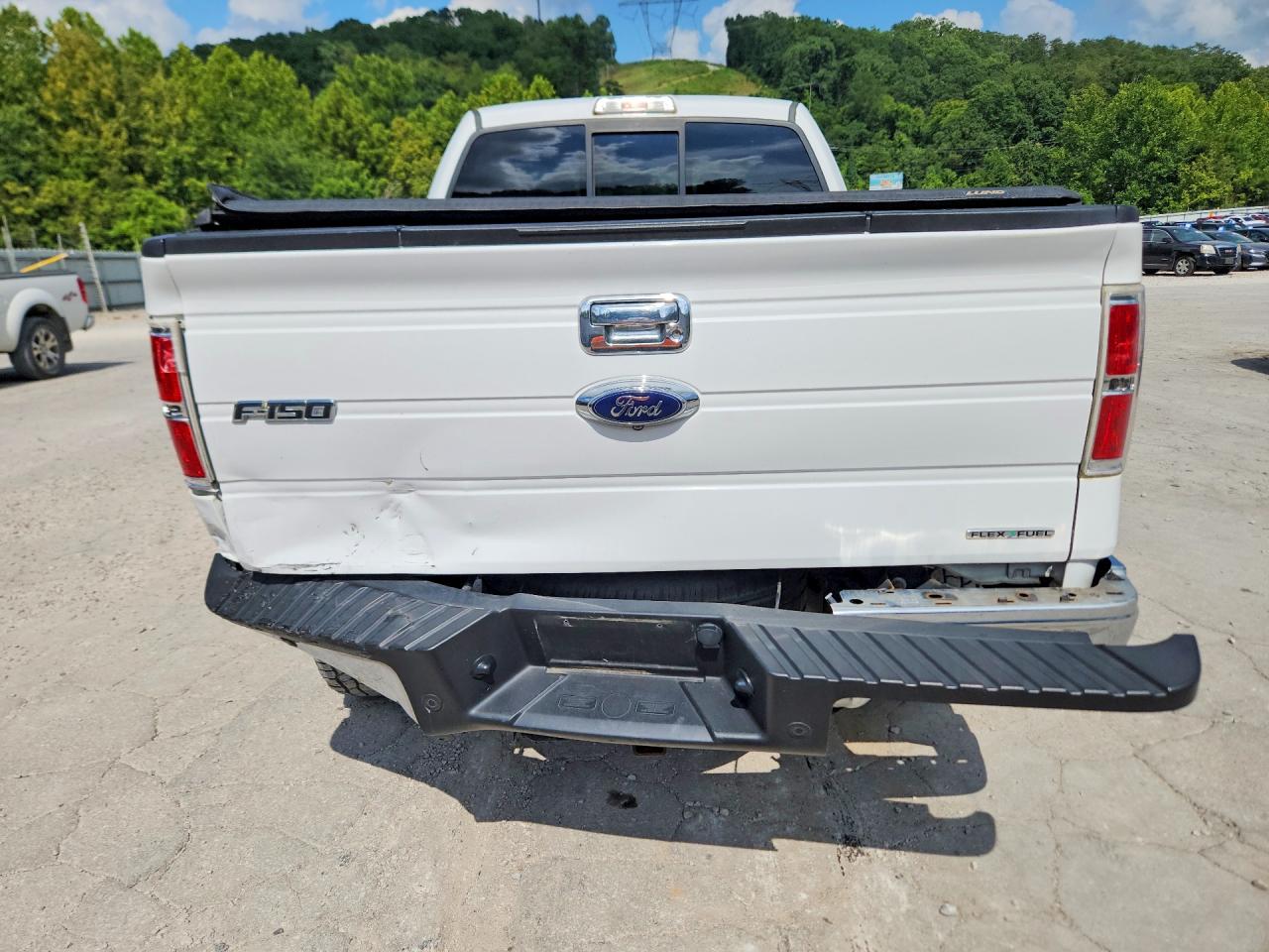 2014 Ford F150 Super Cab White vin: 1FTFX1EF1EFB16000